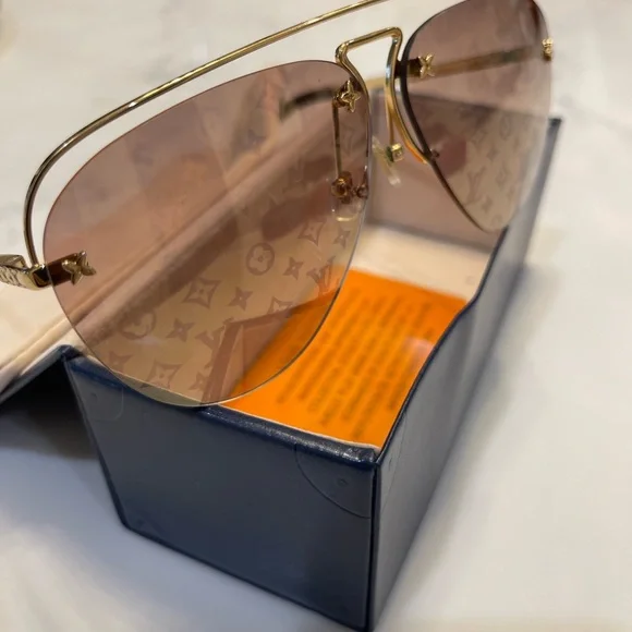 Louis Vuitton Gold Frame Sunglasses with Brown Lenses Louis Vuitton #9027 Gold Frame Brown Lens Sunglasses 55 18  main image 4